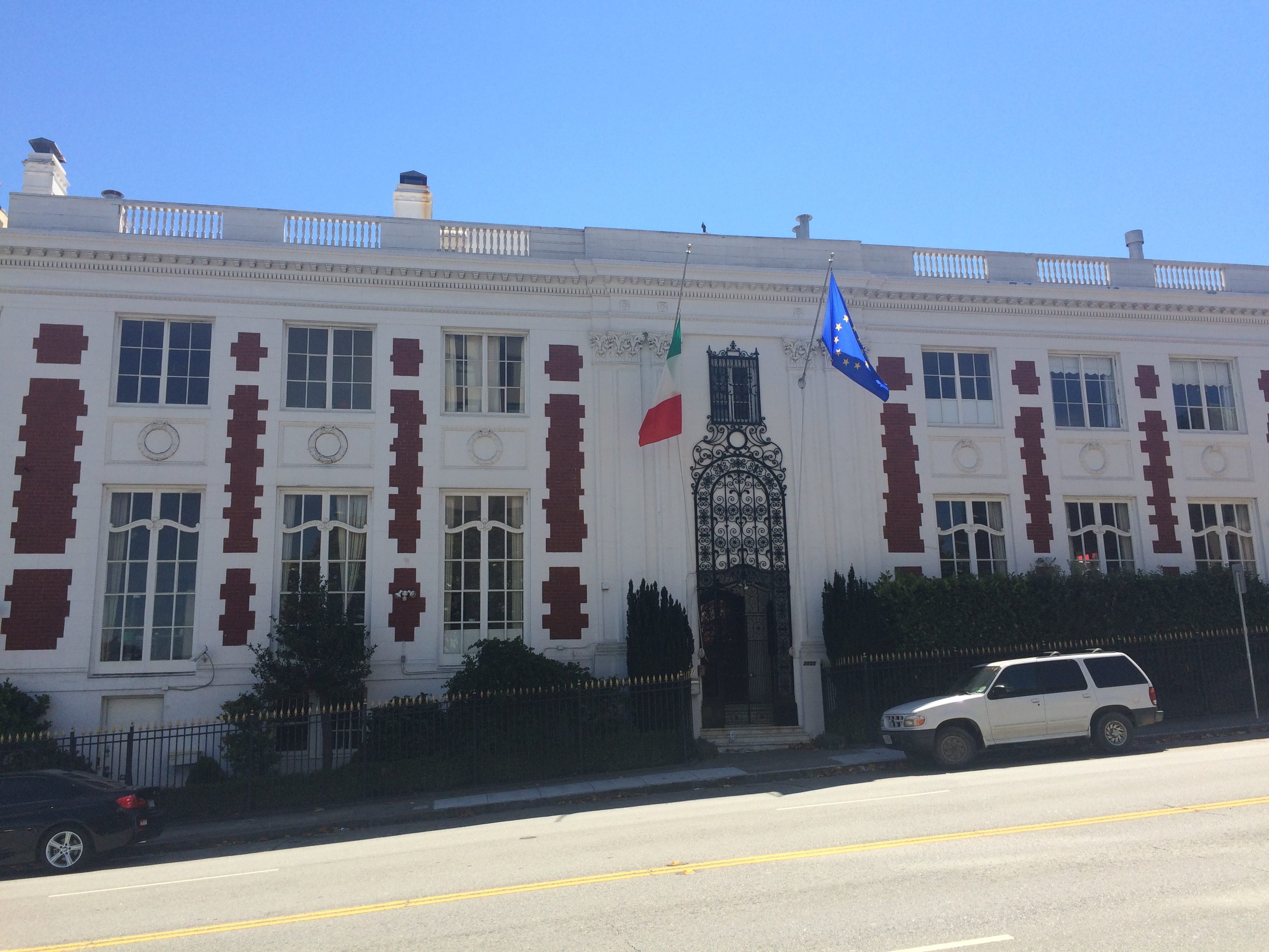 Il Consolato Generale d'Italia al 2590 Webster Street, San Francisco.